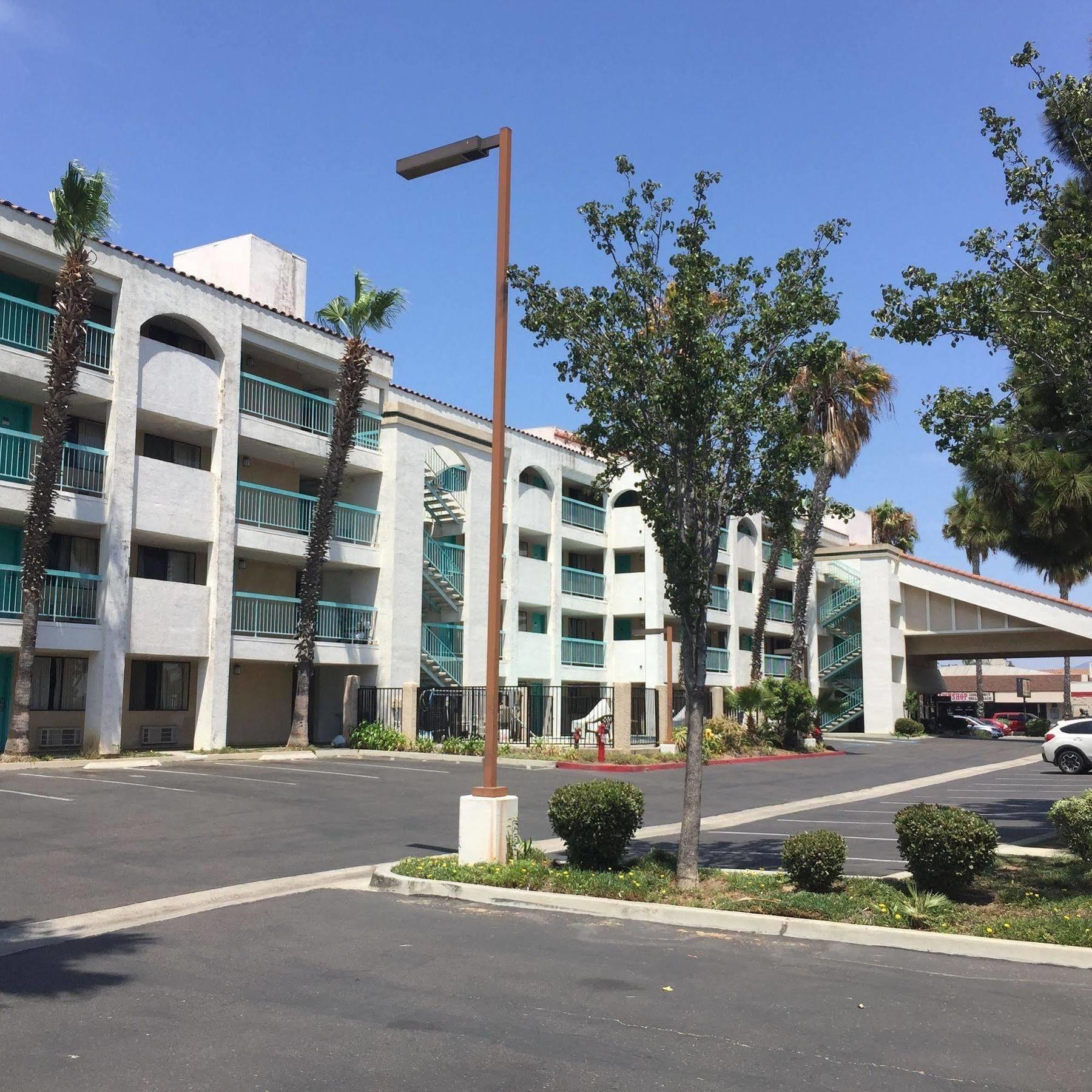 Days Inn By Wyndham Chula Vista-San Diego Exterior foto